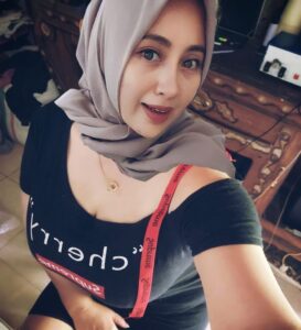 Cerita Sedarah dengan Mamaku