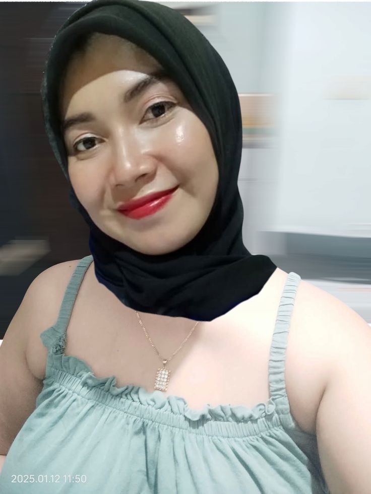 Bermain Dengan Anak Magang Berjilbab