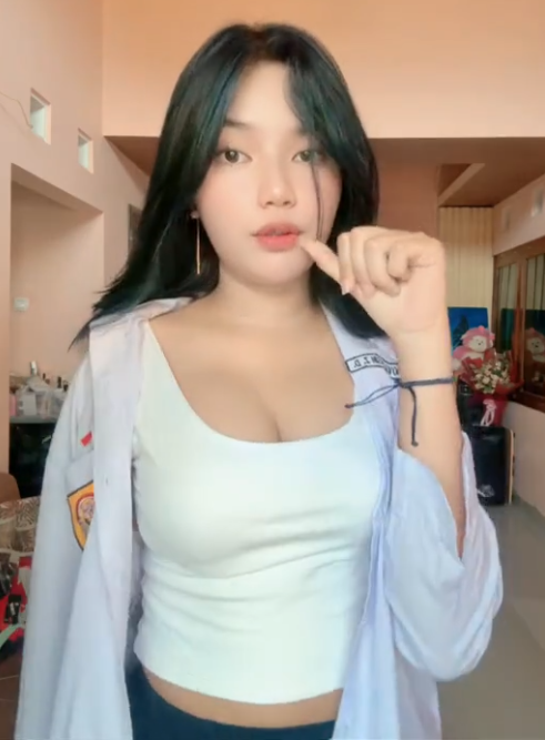 Demi Naik Kelas Kuserahkan Tubuhku Untuk Guruku