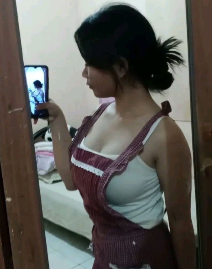 Penasaran Dengan Pembantuku Yang Masih 17 Tahun